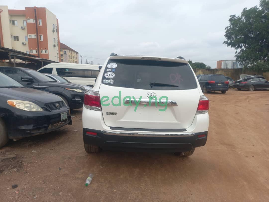 2013 Toyota Highlander (Tokunbo) - Car Already in Abuja-SOLD - Image 5