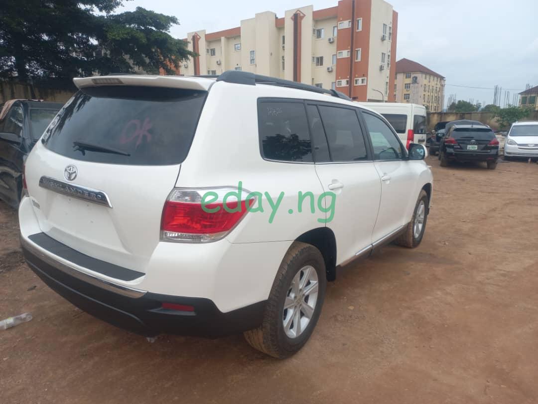 2013 Toyota Highlander (Tokunbo) - Car Already in Abuja-SOLD - Image 3