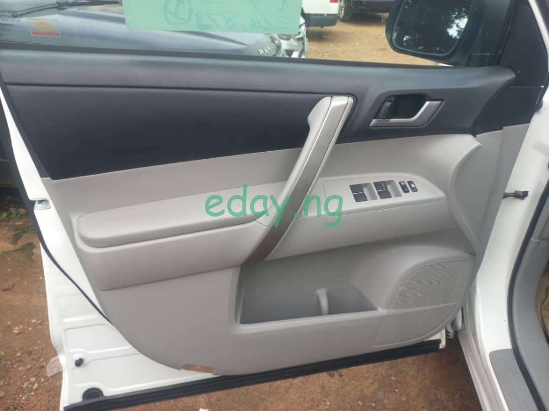 2013 Toyota Highlander (Tokunbo) - Car Already in Abuja-SOLD - Image 6