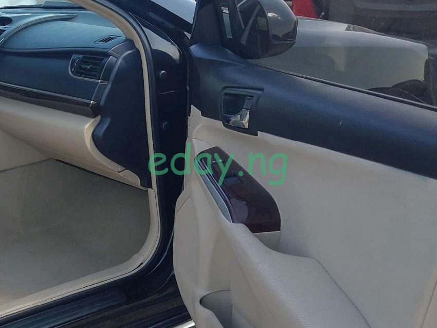 2012 Toyota Camry XLE (Foreign used) - Car in Lagos - Image 6