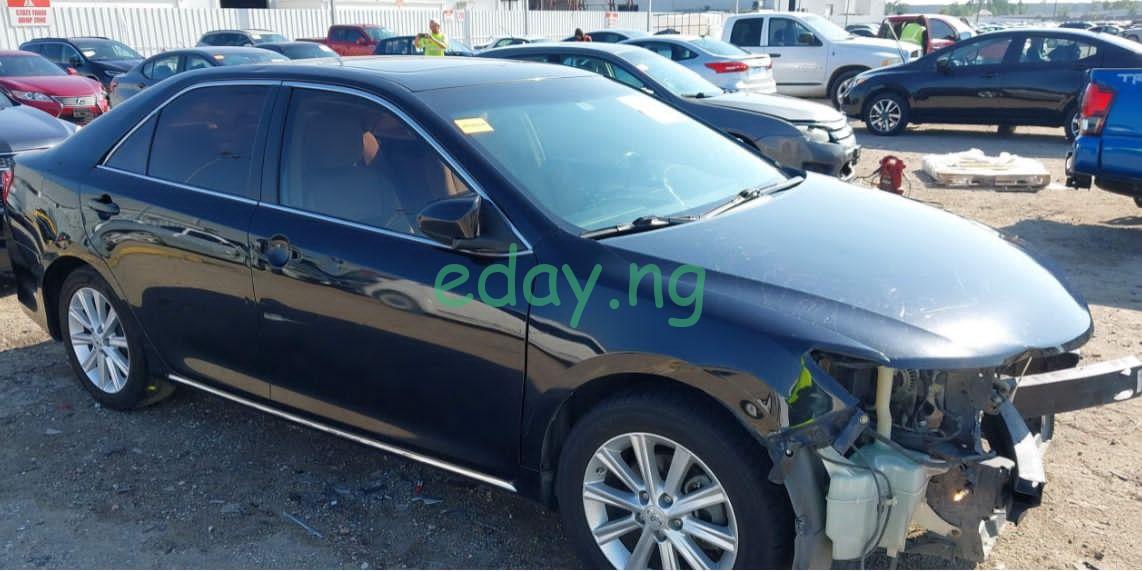 2012 Toyota Camry XLE (Foreign used) - Car in Lagos - Image 8