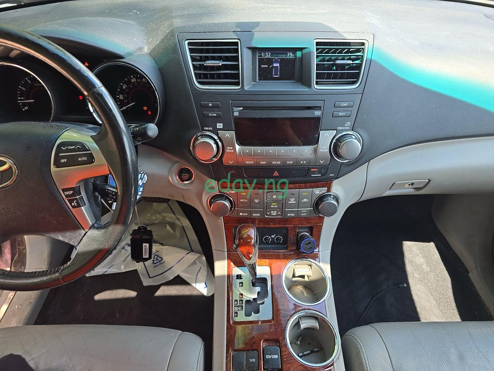 2011 Toyota Highlander Limited - Image 10