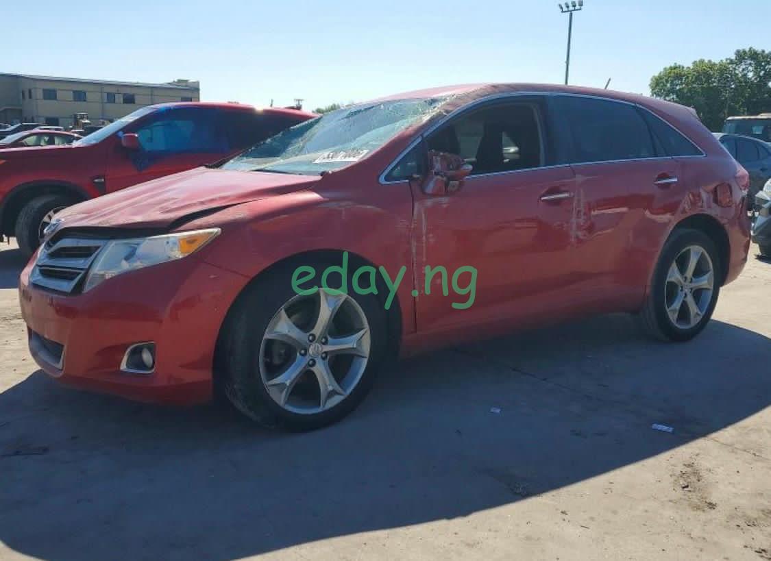 2013 Venza XLE - Image 6