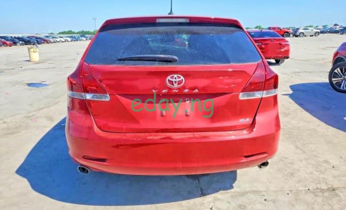 2013 Venza XLE - Image 2