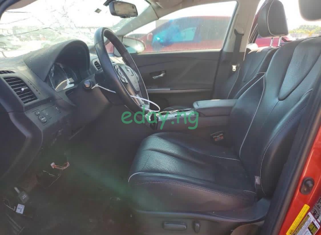 2013 Venza XLE - Image 8