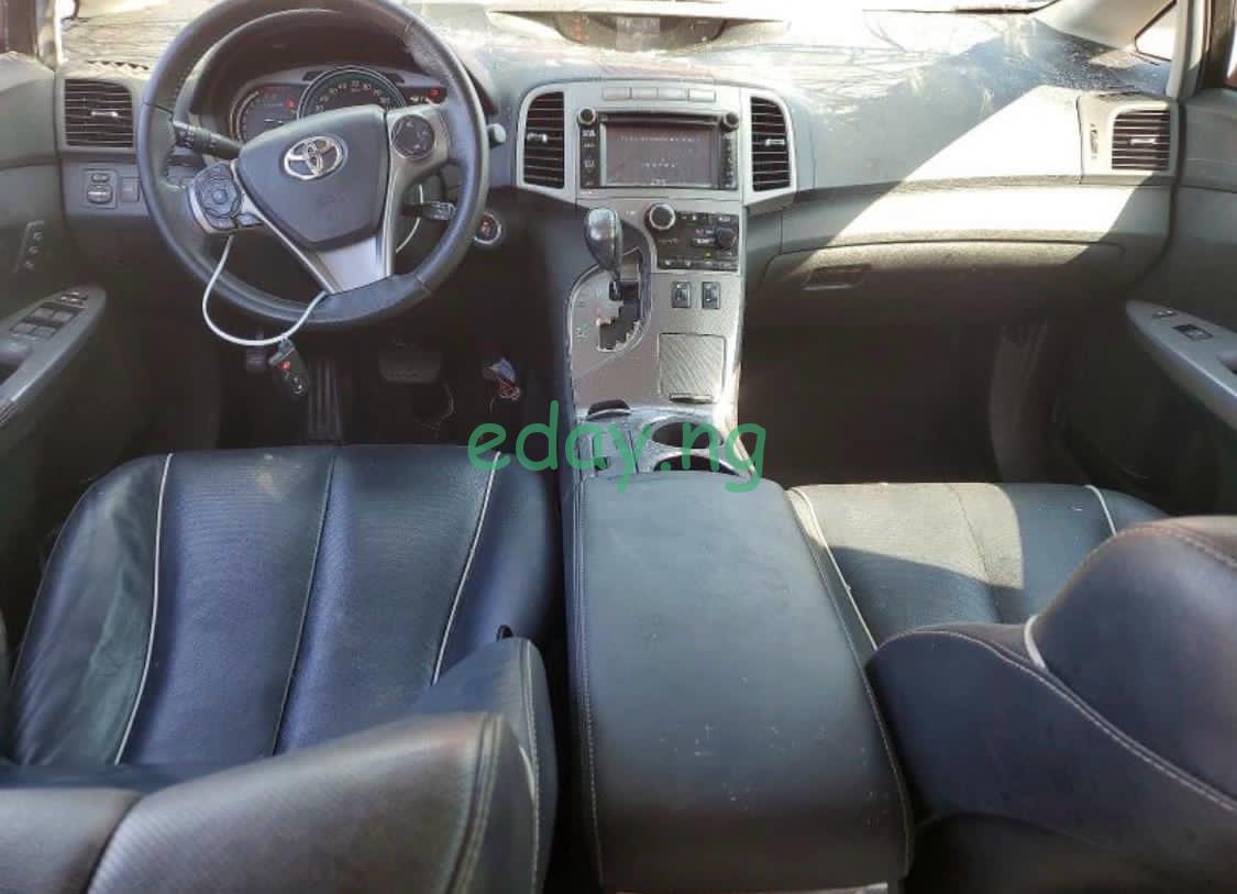 2013 Venza XLE - Image 9